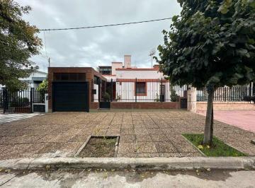 Casa · 163m² · 8 Ambientes · 1 Cochera · Venta Casa 3 Dorm. Alta Cordoba Cordoba