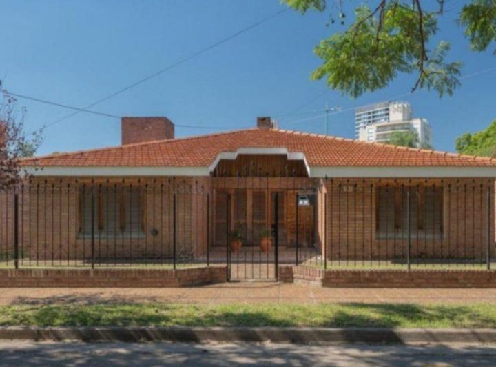 Casa · 248m² · 5 Ambientes · 2 Cocheras