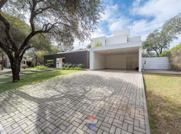 Casa · 365m² · 5 Ambientes · 2 Cocheras · Venta Casa 4 Dorm C/pileta La Paloma Villa Allende