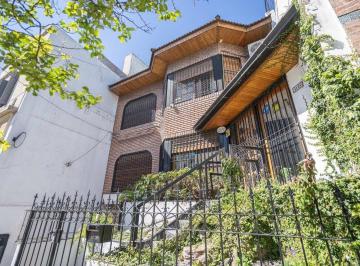 Casa · 135m² · 4 Ambientes · 2 Cocheras · Hermosa Casa 4 Amb en Parque Chacabuco!
