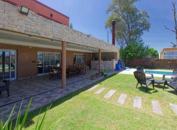 Casa · 319m² · 5 Ambientes · 2 Cocheras · Venta Casa en Escobar El Ensueño Piscina Parrilla