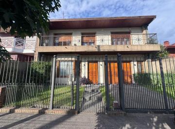 Casa · 280m² · 4 Ambientes · 1 Cochera · Chalet de Dos Plantas en Venta - Quilmes Oeste