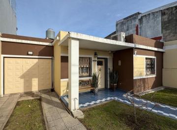 Casa · 108m² · 3 Ambientes · 1 Cochera · Venta Casa Florencio Varela