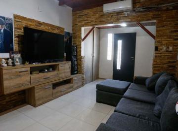 Casa · 82m² · 4 Ambientes · 2 Cocheras · Casa de 4 Ambientes en Venta en Longchamps