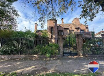 Casa · 363m² · 6 Ambientes · 2 Cocheras · Casa en Venta 6 Ambientes Monte Grande Centro