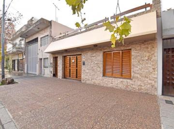 Casa · 180m² · 6 Ambientes · 1 Cochera · Venta Casa Multifamiliar en Albariño 2162 Caba