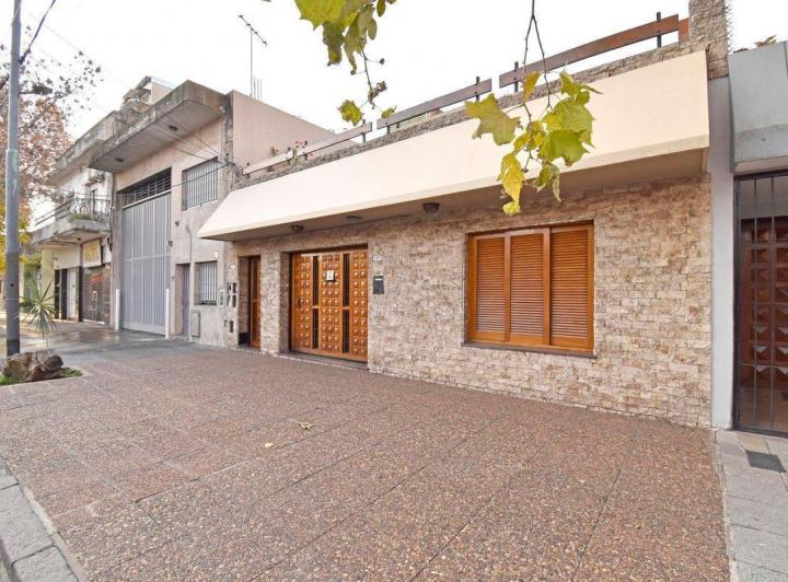 Casa · 180m² · 6 Ambientes · 1 Cochera