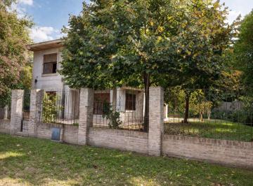 Casa · 163m² · 5 Ambientes · Casa en Venta 4 Dorm. Calle 420 J. m. Gutierrez