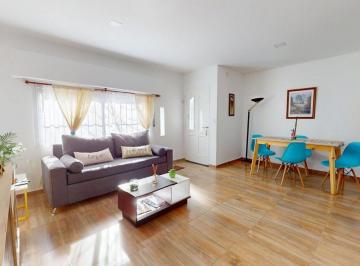 Casa · 143m² · 4 Ambientes · 1 Cochera · Venta Casa 4 Amb con Patio y Cochera Florida