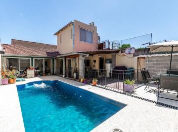 Casa · 119m² · 4 Ambientes · 1 Cochera · Venta Casa 4 Amb, Patio, Pileta Cochera S Lugares