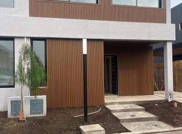 Casa · 121m² · 5 Ambientes · Venta Casa 5 Ambientes Sprinkpark Pilar
