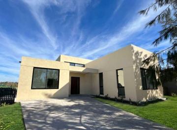 Casa · 160m² · 4 Ambientes · Casa en Venta 4 Ambientes a Estrenar