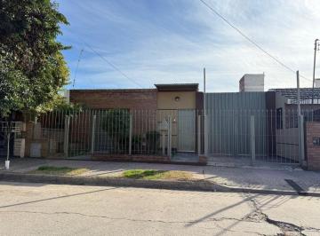 Casa · 113m² · 9 Ambientes · 1 Cochera · Vende Casa en Barrio Dean Funes