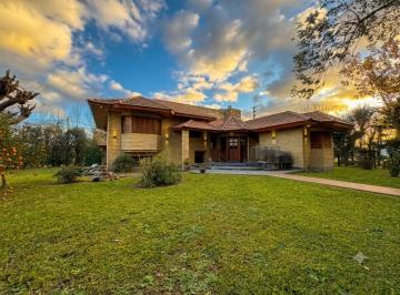 Casa · 283m² · 7 Ambientes · 2 Cocheras · Casa en Venta en Etcheverry