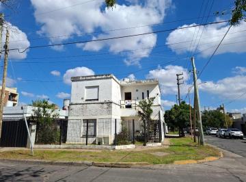 Casa · 120m² · 4 Ambientes · 1 Cochera · Venta 2 Casas 4 y 3 Amb. Patio Coch. Luzuriaga