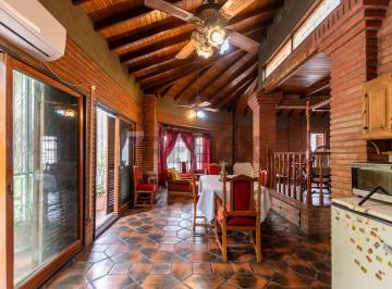 Casa · 134m² · 3 Ambientes · 1 Cochera · Venta Casa 3 Amb con Patio Balcon Coch San Martin