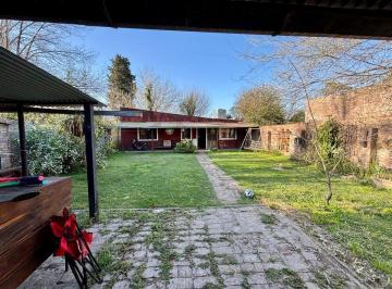 Casa · 100m² · 5 Ambientes · 2 Cocheras · Venta Casa a Reciclar con Gran Terreno en Funes