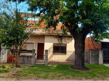 Casa · 90m² · 3 Ambientes · 1 Cochera · Venta Casa 3 Amb. Sobre Lote 300 m² - Bosques