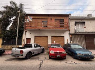 Casa · 252m² · 3 Ambientes · 5 Cocheras · Casa en 1er Piso con Galpón en Pb - Piñeyro