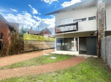 Casa · 110m² · 4 Ambientes · 1 Cochera · Venta de Casa 3 Dorm. en Lomas de Solymar