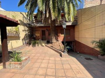 Casa · 241m² · 5 Ambientes · 2 Cocheras · Casa 5 Ambientes Cochera Villa Lugano Apto Credito