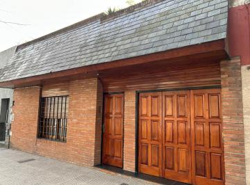 Casa · 161m² · 4 Ambientes · 1 Cochera · Casa 4 Ambientes en Venta en Liniers con Parque