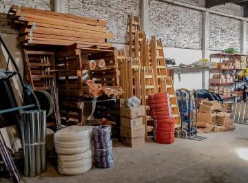 Bodega-Galpón · 163m² · Venta Galpon en Caseros - Permuta