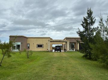 Casa · 200m² · 5 Ambientes · 1 Cochera · Venta Casa 4 Amb Pileta 11000 m Ch de Abbott