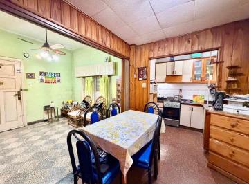 PH · 93m² · 3 Ambientes · Venta/permuta PH 3 Amb. C/ Patio y Terraza Caseros