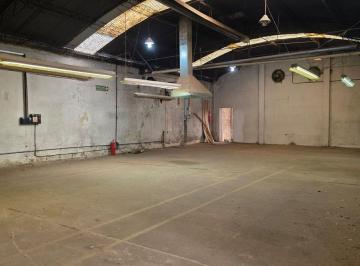 Bodega-Galpón · 900m² · Alquiler – Depósito - Galpón + Oficinas y Vivienda