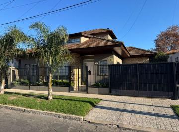 Casa · 208m² · 5 Ambientes · 1 Cochera · Venta Casa 5amb Hurlingham (B. Ingles) - Apto Cred.
