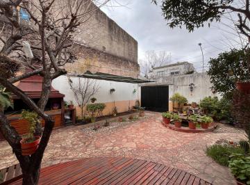 Casa · 110m² · 5 Ambientes · 2 Cocheras · Casa en Venta Caseros 5 Amb Permuta A. Credito