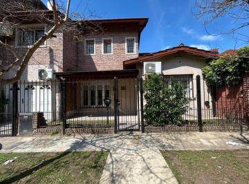 Casa · 175m² · 5 Ambientes · 1 Cochera · Moderna Casa con Cochera en Venta en Martínez