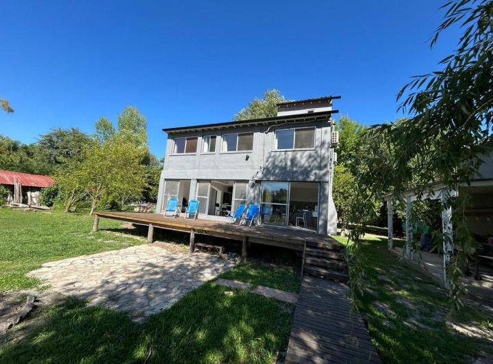 Casa · 200m² · 6 Ambientes · 2 Cocheras