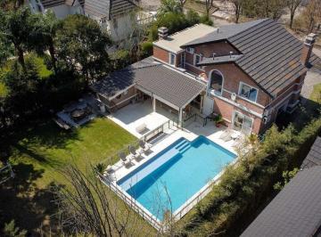 Casa · 270m² · 5 Ambientes · Venta Casa 5amb. 700 m² El Solar del Bosque Canning