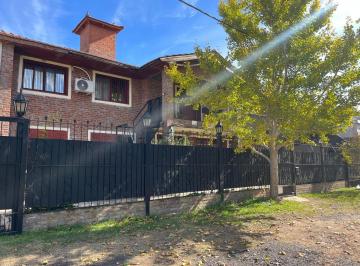 Casa · 322m² · 11 Ambientes · 3 Cocheras · Casa en Venta en Pergamino con Patio