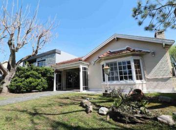 Casa · 136m² · 4 Ambientes · 1 Cochera · Venta Casa con Pileta en Country Banco Provincia