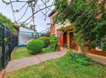 Casa · 225m² · 5 Ambientes · 2 Cocheras · Casa en Venta en Luján 5 Ambientes Apta Credito