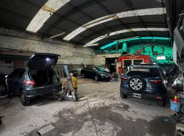 Casa · 320m² · 3 Ambientes · 1 Cochera · Venta Gran Galpón 12 m X 35 m con Casa Boulogne