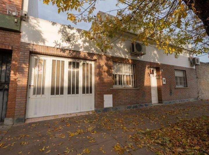 Casa · 229m² · 4 Ambientes · 1 Cochera