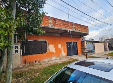 Casa · 178m² · 6 Ambientes · 1 Cochera · Propiedad con 3 Viviendas