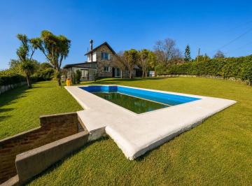 Casa · 68m² · 1 Ambiente · 1 Cochera · Casa Tipo Loft con Pileta en Sierra de Los Padres