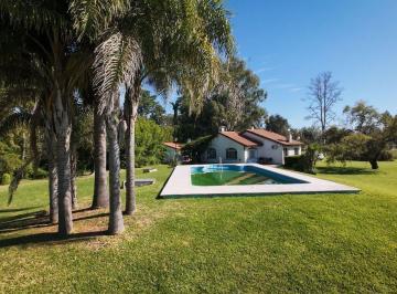 Quinta vacacional · 190m² · 2 Dormitorios · 3 Cocheras · Se Vende Quinta en Parque Cumelen, Vt
