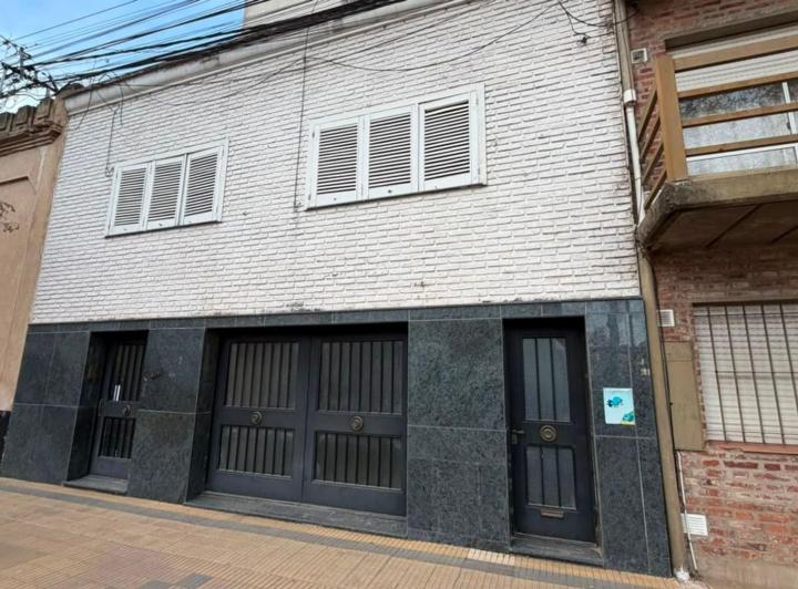 Casa · 272m² · 8 Ambientes · 1 Cochera