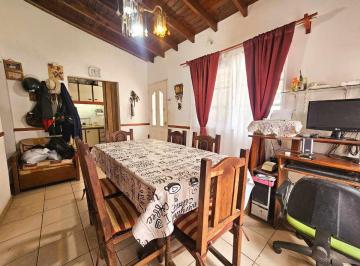 Casa · 212m² · 7 Ambientes · 1 Cochera · Venta Casa con Cochera Mas Locales Sobre Av.