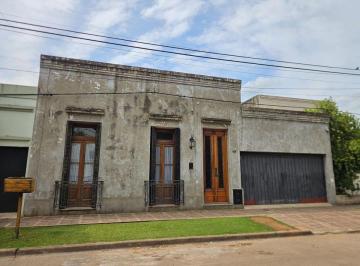 Casa · 250m² · 5 Ambientes · 2 Cocheras · Venta Casa Estilo Colonial Excelente Estado