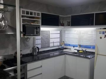 Casa · 111m² · 3 Ambientes · 2 Cocheras · Venta de Casa Dos Dorm. + Dorm y Baño de Servicio