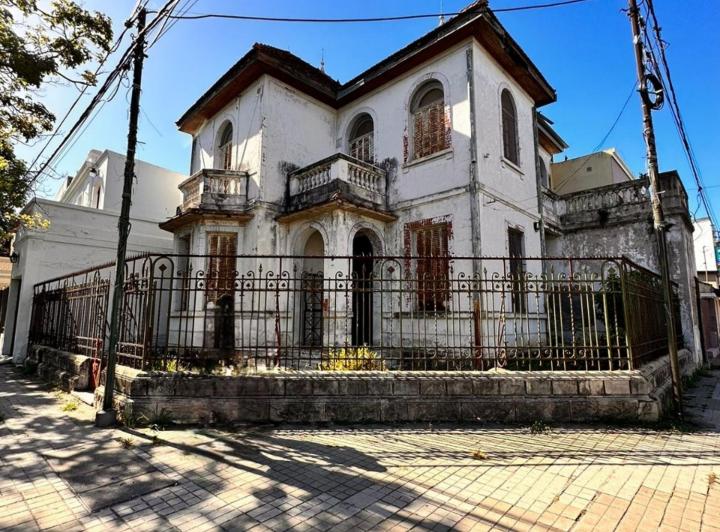 Casa · 190m² · 4 Ambientes · 1 Cochera
