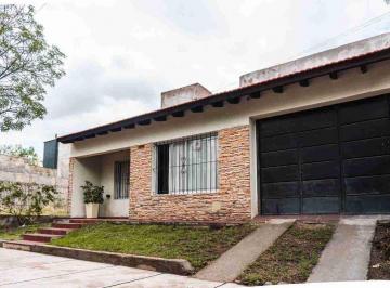 Casa · 111m² · 3 Ambientes · 1 Cochera · Casa 2 Dorm. 800 m. Colegio Maristas
