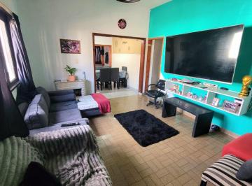 Casa · 194m² · 4 Ambientes · 3 Cocheras · Casa en Venta de 4 Amb + Depto de 2 Amb - Moreno
